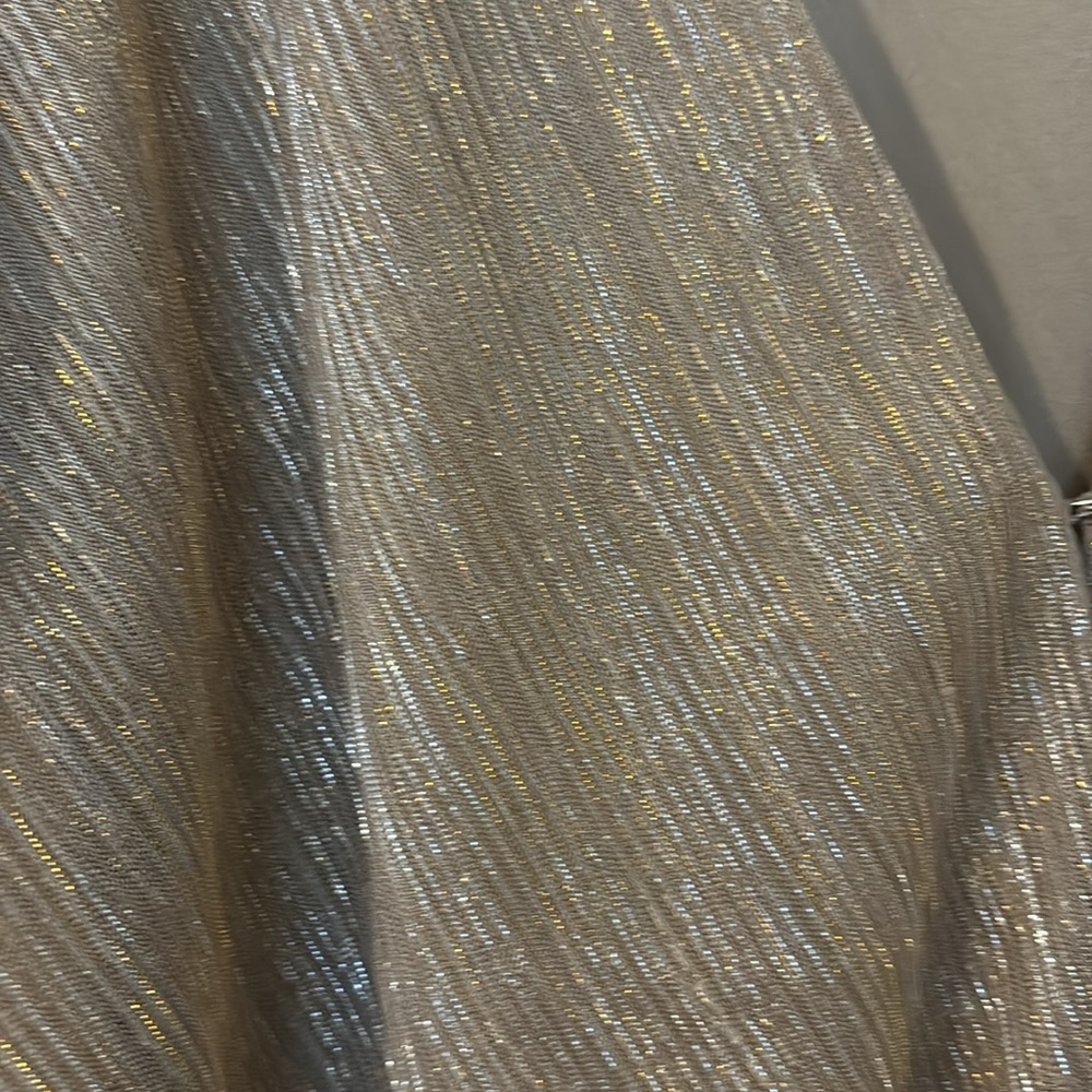 Gold vneck top - Picture 3 of 3